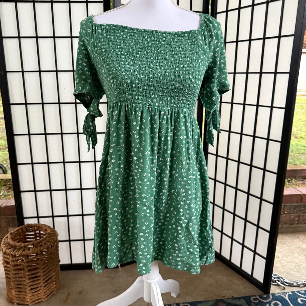 American Eagle Green And White Floral Dress Medium Stretch